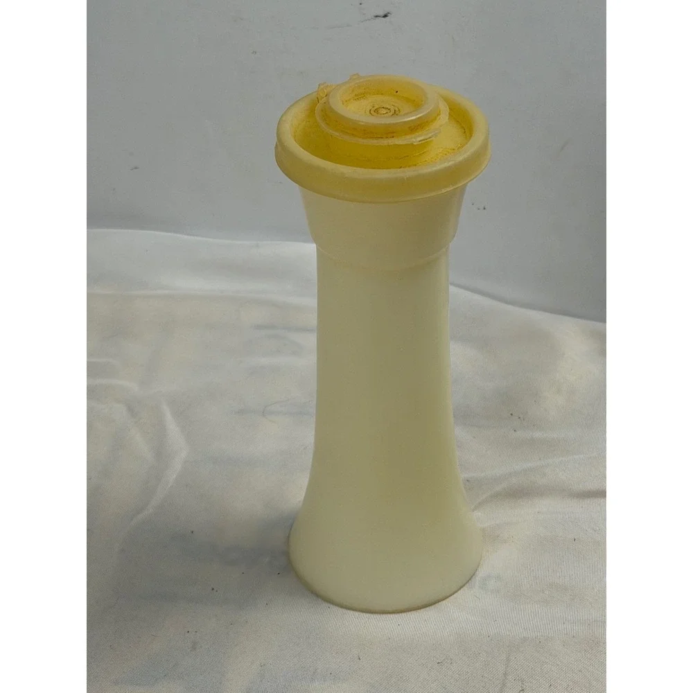 Vintage Tupperware Hourglass Pepper Shaker Cream White Plastic Retro Kitchen